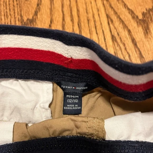 Boys Tommy Hilfiger tan shorts size medium 12/14 - Picture 5 of 5